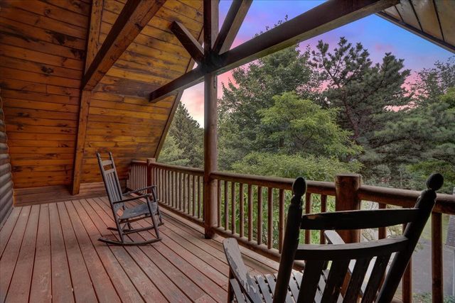 Authentic Pocono Log Cabin | Hot Tub | Pool Table
