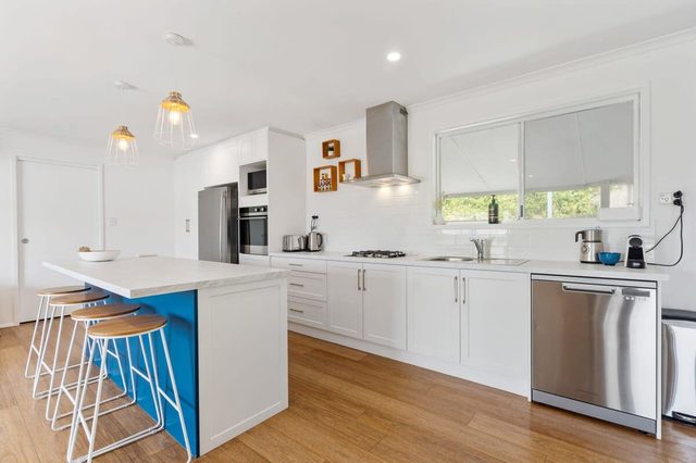 Seaside Sanctuary - Port Elliot - Wi-Fi and Linen - Family - Close to beach - Hills views
