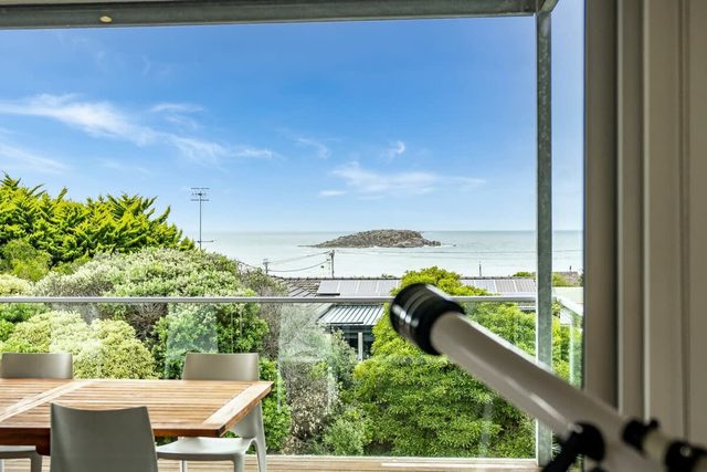 Encounter Bay Family Escape – Sea Views, Games Room & Walk to The Bluff