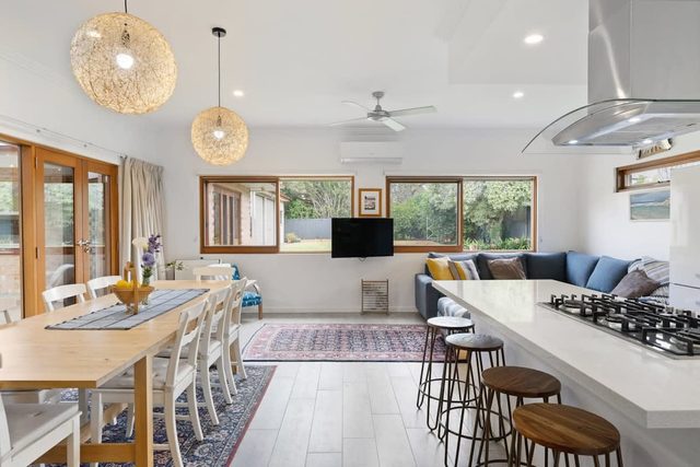 Relaxing Holiday House on Pine – Short Walk to Beach | Pets by Negotiation | Ducted Heating & Cooling |  Your Perfect South Coast Family Holiday
