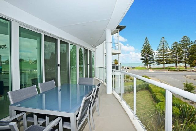 Gallery 7 – Luxury Victor Harbor Apartment Town Centre  Sea Views Wi-Fi Linen Included