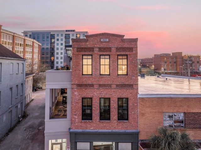 King St. Manor | Luxury Penthouse - King St Views!