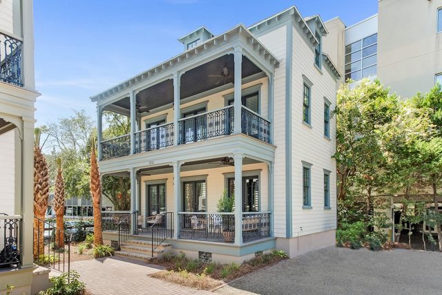 Design Dream - Modern Luxury 4BR | Walk to King!