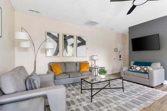 Cheerful 2BR Retreat - King Street Location!
