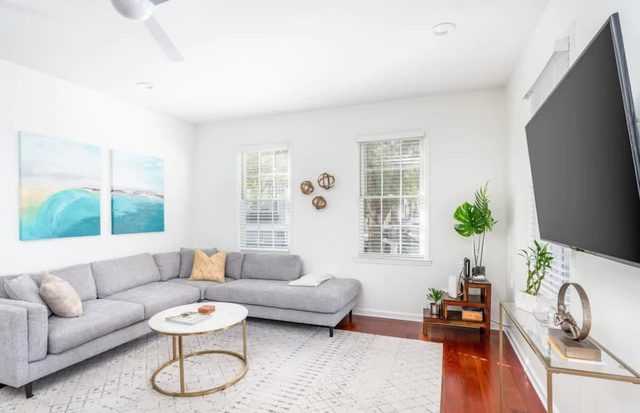 Location + Luxury  3BD/3BA - 2 Blocks to King!