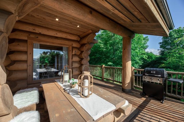 Log Chalet - Hot Tub, Fireplace & Magical Views