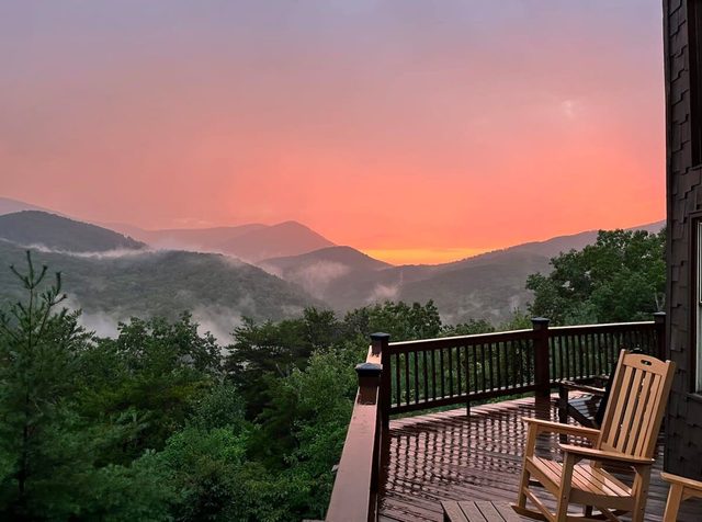 Misty Mtn Hideaway | Epic Views + Hot Tub + Games