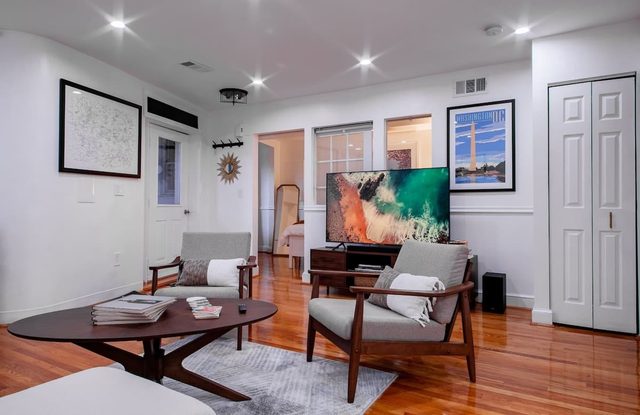 Fancy 1-BR in Central Location
