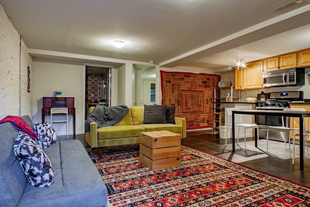 Cozy Bloomingdale English Basement Near DC Hospitals