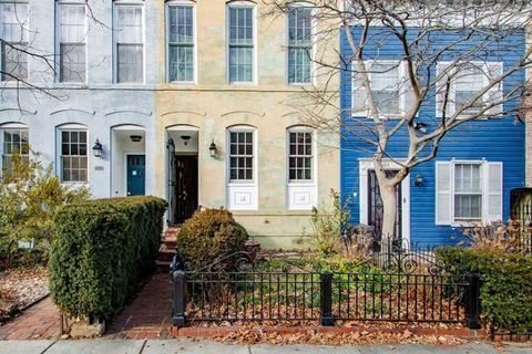 Heart of Capitol Hill Row House, Luxury & Location