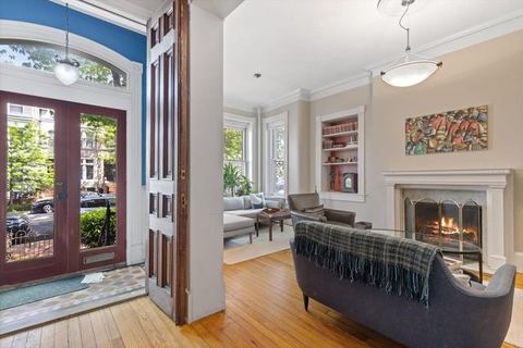 Historic Solar-Powered Townhouse, Walk to