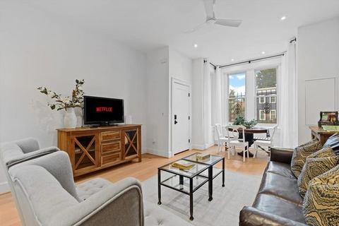 Capitol Hill 2-BR in Historic Townhome