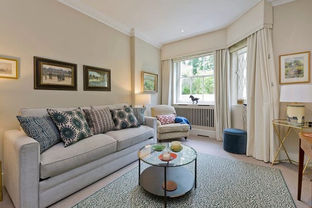 Spacious Studio Flat, Holland Park