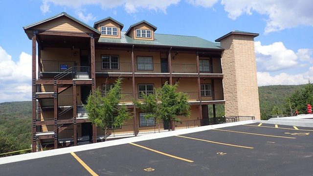 51-10 Elevator Lake View Heated Indoor Pool Splashpad