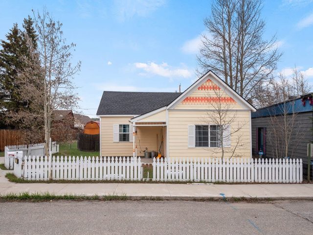 Rustic 2BR Rocky Serene Mountain Escape. Fenced In
