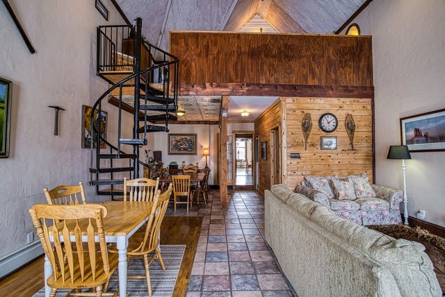 4BR Historic Leadville Victorian Sleeps 7 — Leadville, CO