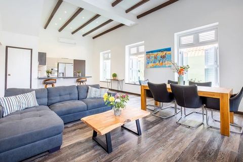 3BR Duplex with City Views in Heart of Willemstad — Willemstad