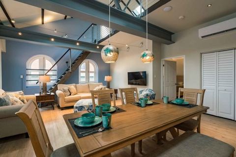 The Yellow House - Renovated Monumental Penthouse — Willemstad