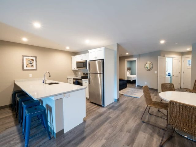 Long Beach Suites: Steps To Beach, Newly Built — Gloucester, MA