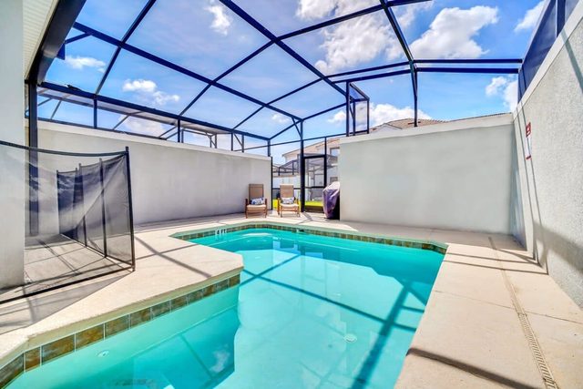 Stylish Comfort! Pool Home Just minutes to Disney