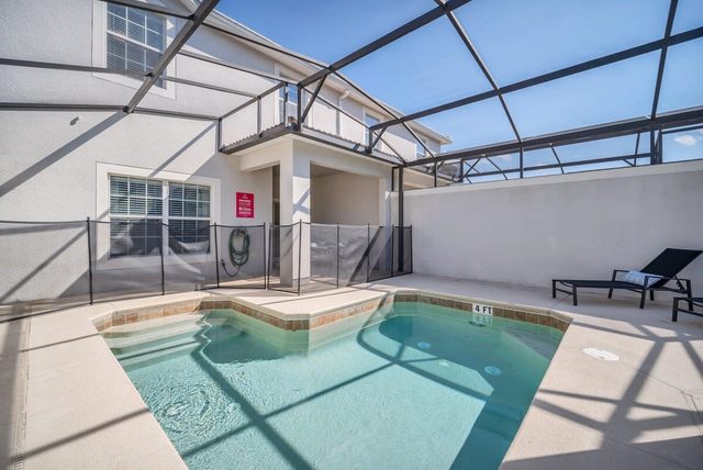 Private Pool Townhome Near Disney, Story Lake
