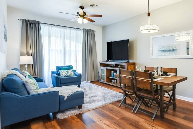 Private Top Floor Sparkling Condo Near Attractions