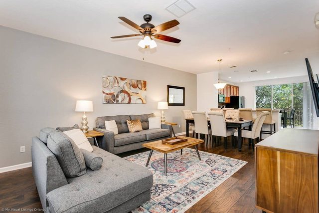Tasteful Town Home. Near attractions