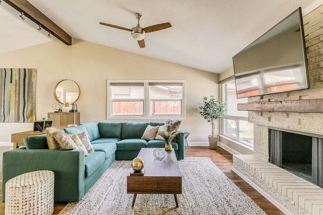 4-BD/3-BA Chic Timeless Elegance - 15 Mins to DT