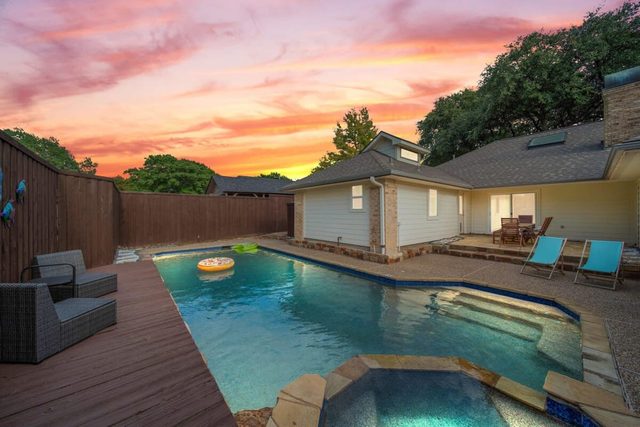 Central Plano 4-BD/2-BA Pool Retreat, Sleeps 10