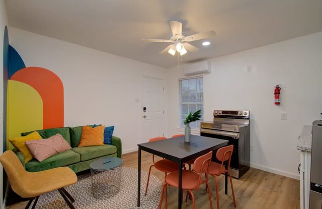 Heart of Houston - 2-BD/1-BA with Grill