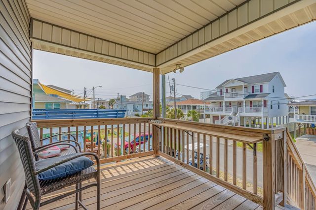 Coconut Flats Duplex- Upstairs-