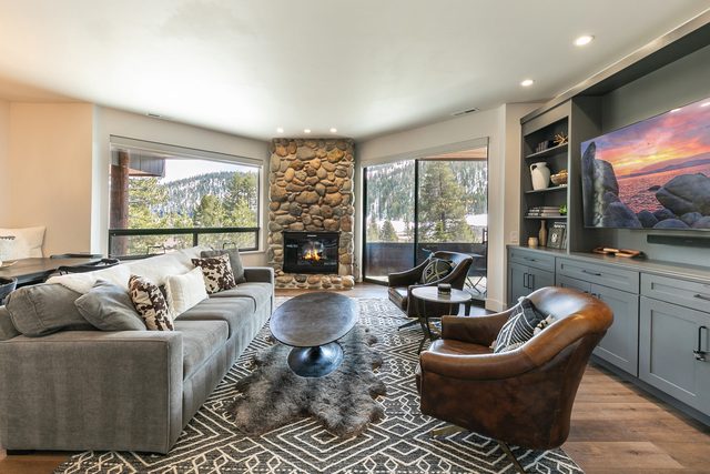 Stylish 2BD Condo - Walk to Palisades!