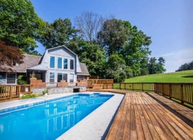 Relaxing Knoxville Escape