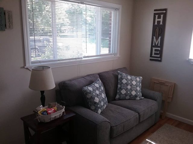 Cozy 1 BR efficiency apt close to TTU and downtown