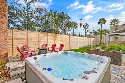 Stay in A Castle In St. Augustine, Hot Tub, Fireplace