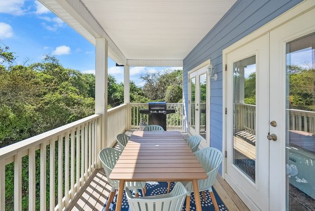 Welcome Basket, Swim Spa, Steps to Beach, BBQ!