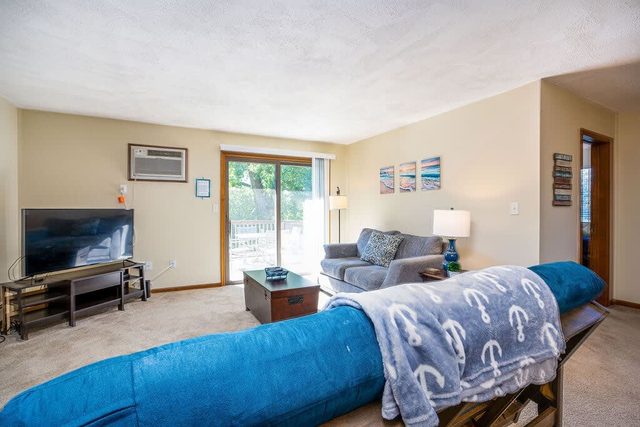 Explore Downtown Rockford! Charming Condo Retreat — Rockford, MI