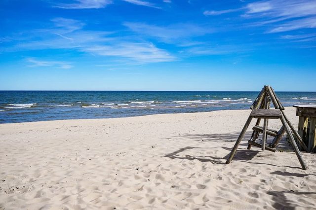 Charming Lake Huron Cottage Private Beach Access — Oscoda, MI