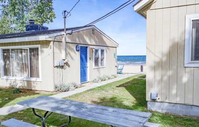 Beachfront cottage on Lake Huron — Oscoda, MI