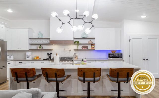 Posh 4BR-3BA Mid-Century Ranch ABODEbucks