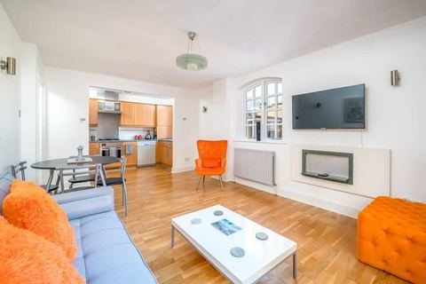 London Bridge 🏡 Deluxe Two-Bedroom Serviced Apartment