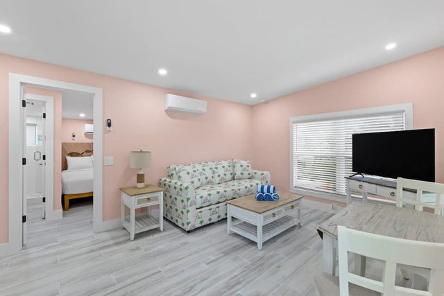 Pet-Friendly Sanibel Apt w/ Balcony & Free Bikes