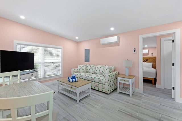 The Ibis Residence at Sandpiper Inn Sanibel | Bikes | Beach gear