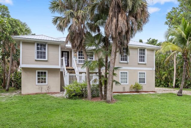 Palm Paradise- Charming Island Bungalow in Downtown Sanibel