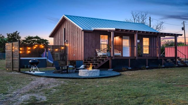 Hot Tub, Outdoor Shower, Fire pit, Views!