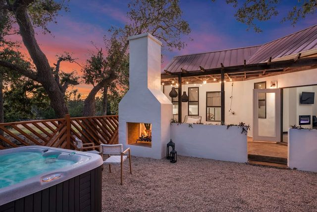 Coco Casita, Private Hot Tub, Secluded, Fireplace!