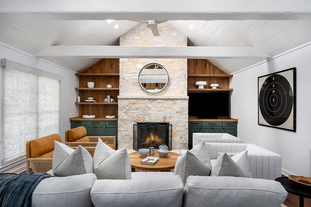 Fab-Fred House, Patio Oasis, Fireplace, In Town