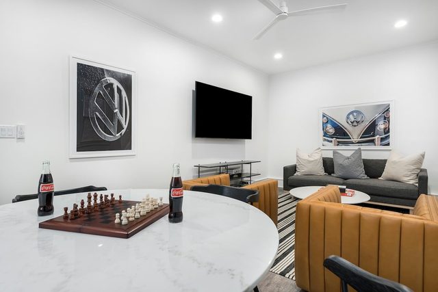 Das 406 Gasthaus, Hot tub, Game Room, Walk to Main