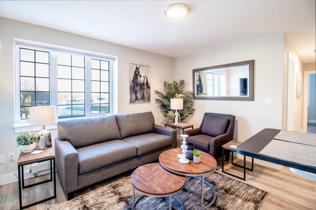 NN - The Flats on 4th #2 - Downtown 2-Bed 1-Bath