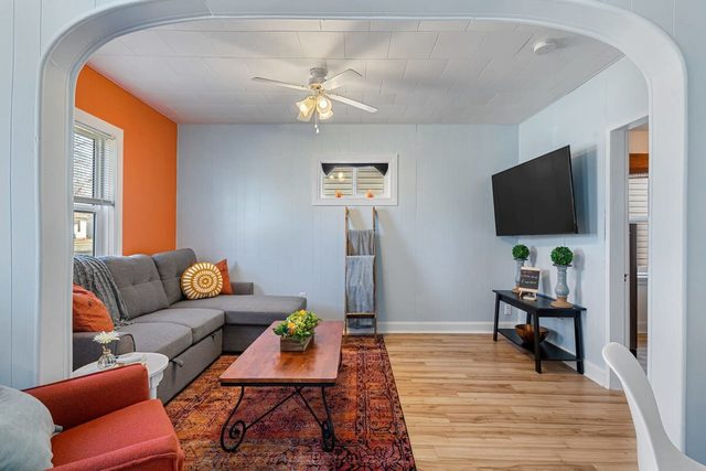 Dino Cave | Private Backyard | Sleeps 5 Guests! — Drumheller, Alberta